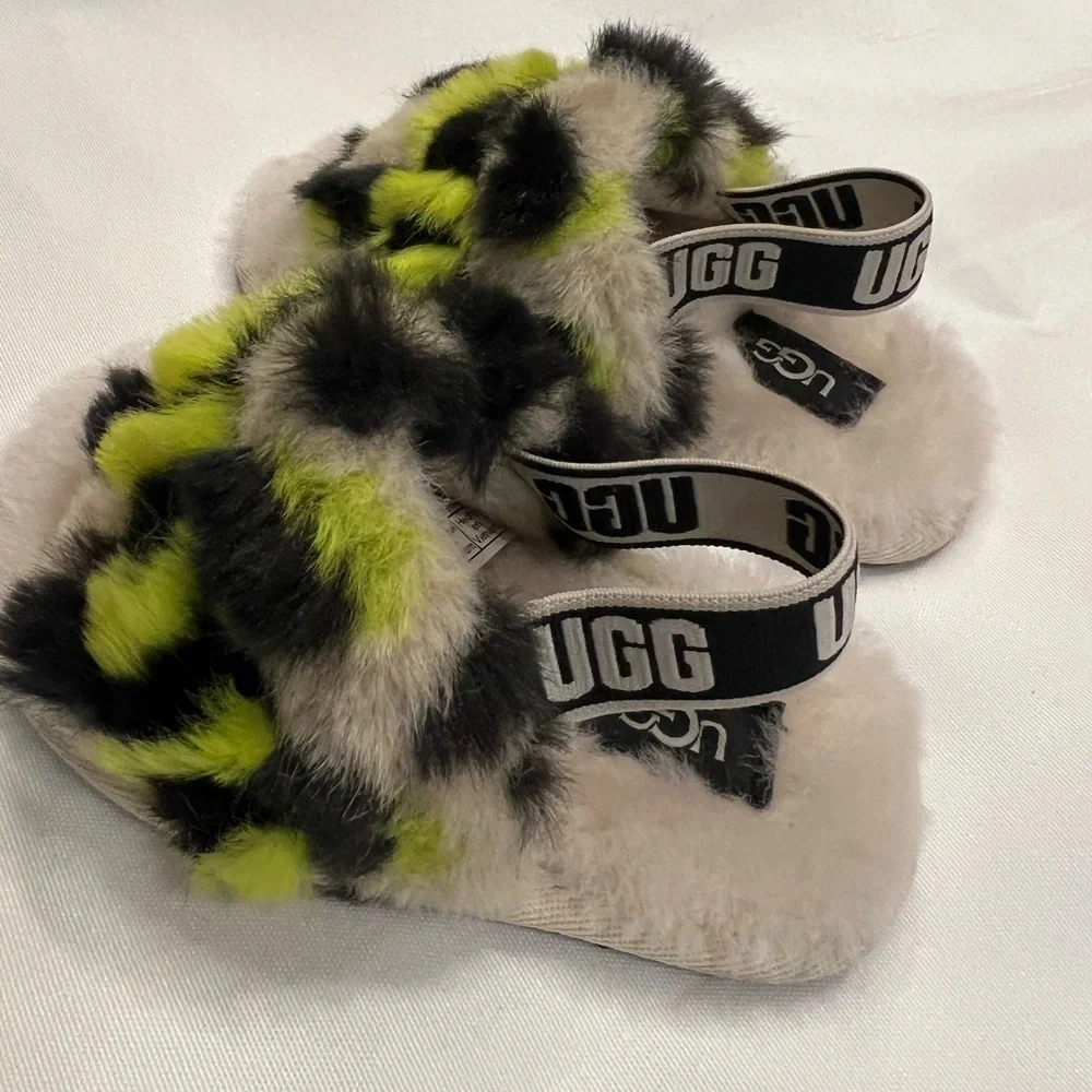 UGG Fuzzy Leopard Print Baby Shoes - Picture 2 of 9
